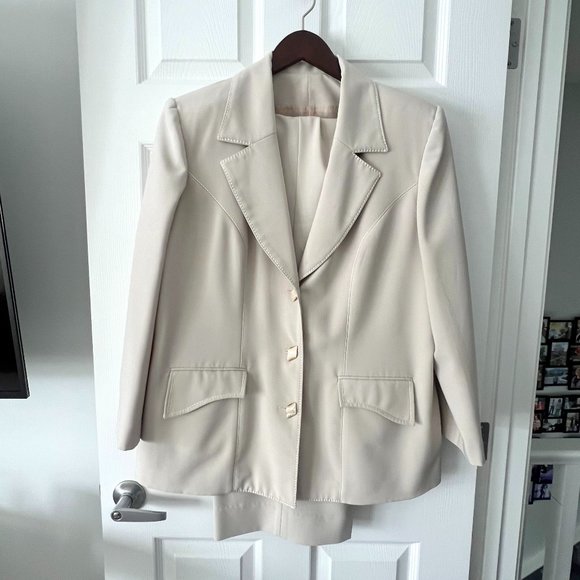 One-Of-A-Kind Modern Tailored Women's Pant Suit! - Picture 1 of 11